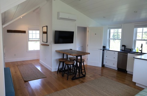 Brant Point House | "The Barn" - 1800s barn recently renovated, 5 min walk from ferry or downtown