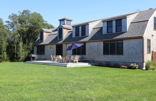 Brant Point House | "The Barn" - 1800s barn recently renovated, 5 min walk from ferry or downtown