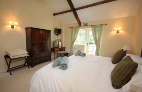 Crediton Cottage | The Barn (4 Bedrooms)