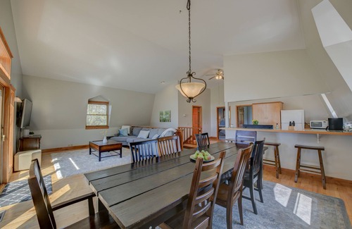 Mount Vernon House | The Barn Apartment at Avon Acres - Amazing View, incredible Sunsets and HOT TUB!