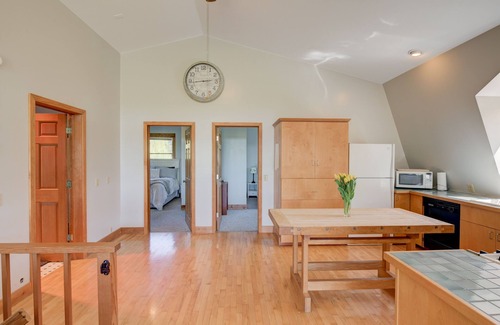 Mount Vernon House | The Barn Apartment at Avon Acres - Amazing View, incredible Sunsets and HOT TUB!