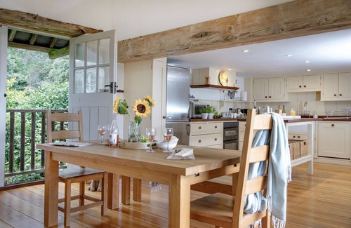 Clearbrook House | The Barn at Yeoland House - sleeps 5 guests in 3 bedrooms