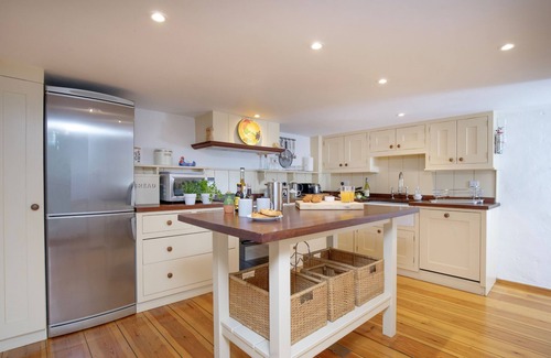 Clearbrook House | The Barn at Yeoland House - sleeps 5 guests in 3 bedrooms