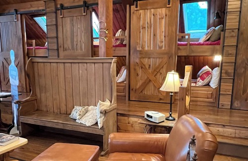 Bentonville House | The Barn Door-near bike trails, Bentonville attractions, quiet and serene.