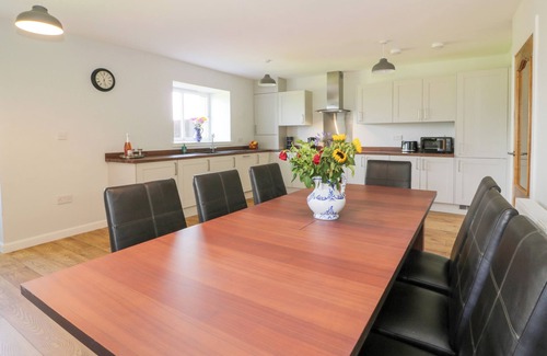 Airdrie Cottage | The Barn, Drumbow Farm