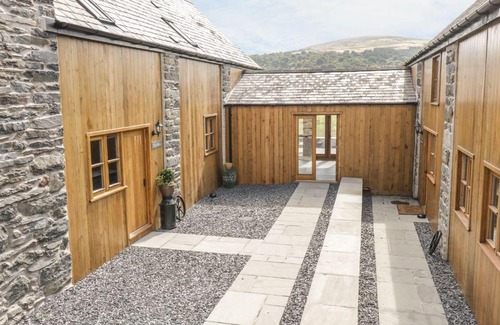 Corwen House | The Barn