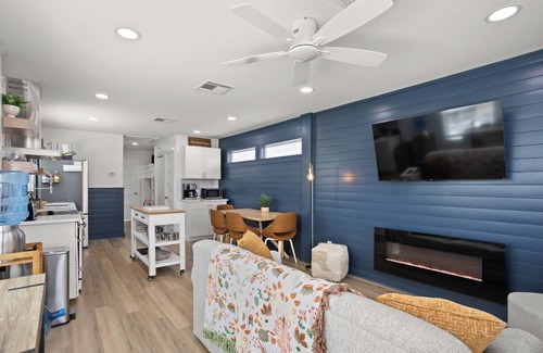 Boerne House | The Barn Haus ~ unique Hill Country experience, Hot Tub and Pet Friendly!