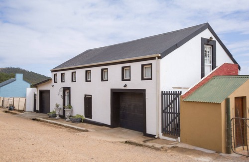 Napier House | The Barn Holiday Rental House - 3 Bedrooms , 2 Bathrooms , Sleeps 6