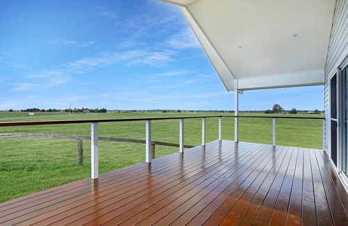 Bolwarra House | The Barn House - 30 mins to Hunter Valley Vineyards