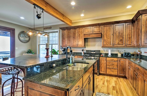 Caldwell House | The Barn House: Caldwell Mtn Retreat w/Hot Tub!