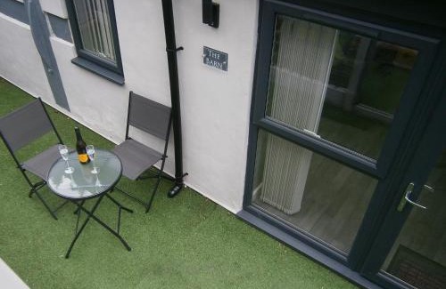 Ilkeston Apartment | The Barn - Ilkeston - 1 Bedroom Flat, 2 Beds, Close to M1-A52 Long Eaton - Nottingham - Derby - Derbyshire - 400Mbs WiFi Free Parking!