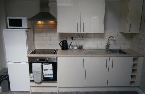 Ilkeston Apartment | The Barn - Ilkeston - 1 Bedroom Flat, 2 Beds, Close to M1-A52 Long Eaton - Nottingham - Derby - Derbyshire - 400Mbs WiFi Free Parking!