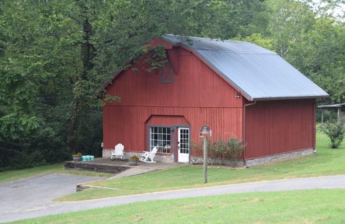 Hendersonville House | The Barn in Hendersonville