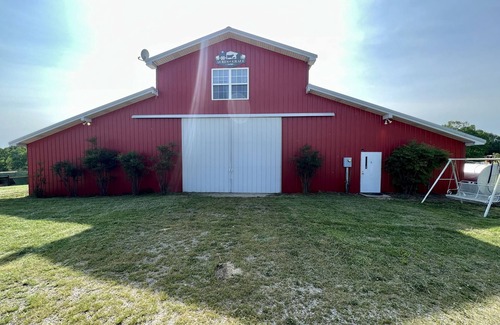 Red Boiling Springs House | The Barn Loft Studio Suite Barndominium