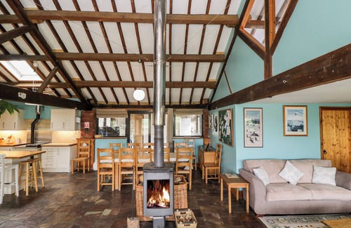 Chippenham House | THE BARN, pet friendly, character holiday cottage in Malmesbury