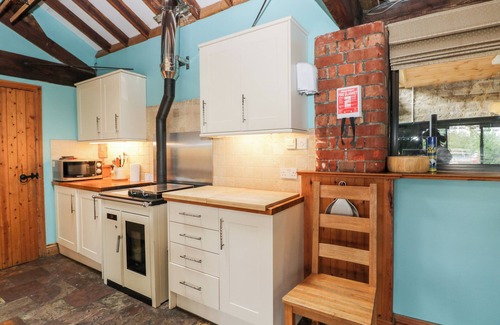 Chippenham House | THE BARN, pet friendly, character holiday cottage in Malmesbury