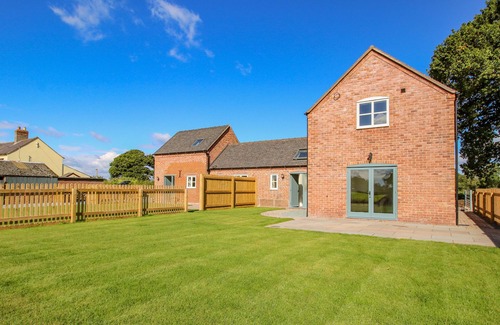 Stanton Upon Hine Heath Cottage | THE BARN, pet friendly, character holiday cottage in Shawbury
