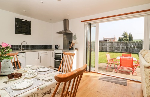 Low Catton Cottage | THE BARN, pet friendly, country holiday cottage in Stamford Bridge
