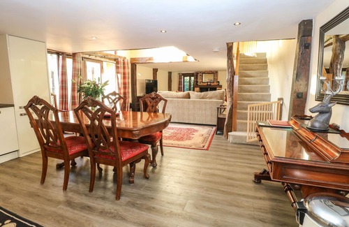 Thetford Cottage | THE BARN, pet friendly, character holiday cottage in Saham Hills