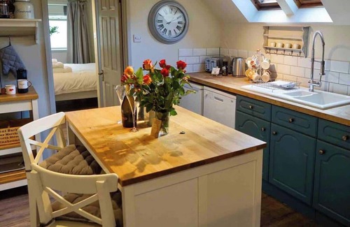 Ampney Crucis Apartment | The Barn | Romantic Cotswolds Stay for Two
