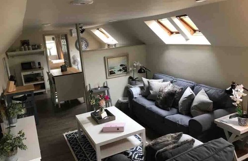 Ampney Crucis Apartment | The Barn | Romantic Cotswolds Stay for Two