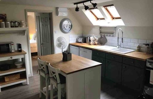 Ampney Crucis Apartment | The Barn | Romantic Cotswolds Stay for Two