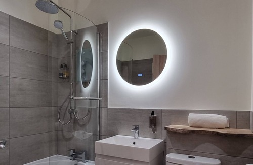 Hendrerwydd House | The Barn - sleeps 12 guests in 6 bedrooms