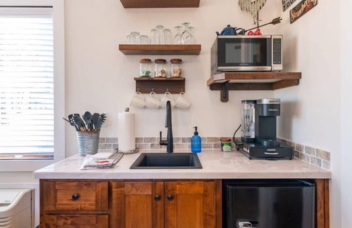 Elm Mott Ski Chalet | The Barn Swallow Cabin 15MIN to Magnolia & Baylor