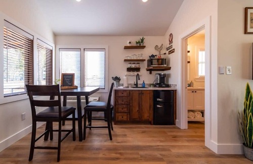 Elm Mott Ski Chalet | The Barn Swallow Cabin 15MIN to Magnolia & Baylor