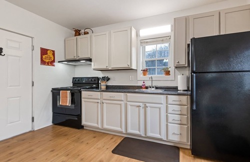 Maggie Valley House | The Barn- Trailer Friendly, Near Skiing, Joey’s, Brewery, and Blue Ridge Parkway