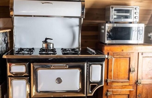 Grapetown House | The Barnhouse for 4 @ TimberRose Ranch FBG TX
