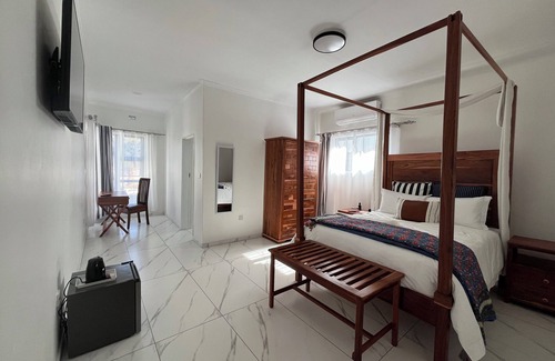 Bulawayo Bed & Breakfast | The Baroness
