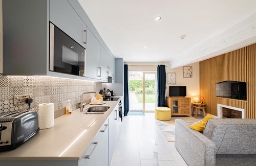Freefolk Apartment | The Barrel Room at The Northbrook Arms