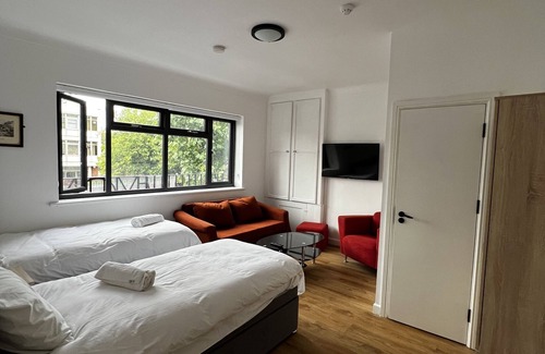 Oakleigh Hotel | The Barrington Hotel