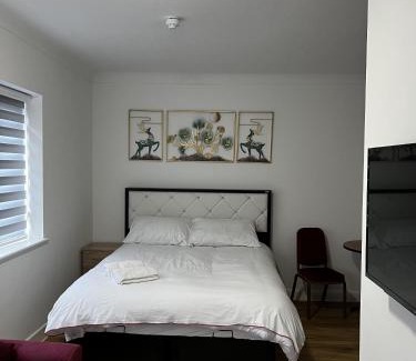 Oakleigh Hotel | The Barrington Hotel