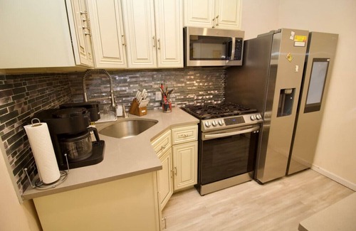 Bedford-Stuyvesant House | The Barton – Cozy Renovated Home in Brooklyn (3C)
