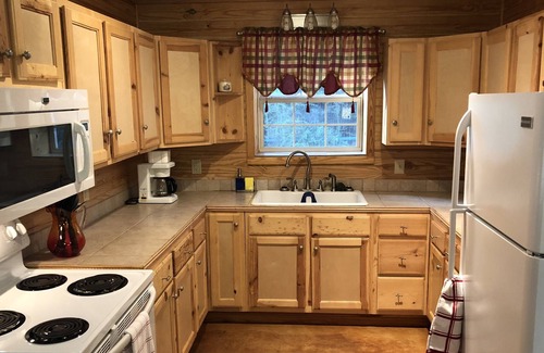 Zavalla House | The Bass Barn - Located Minutes From the Boat Ramp.