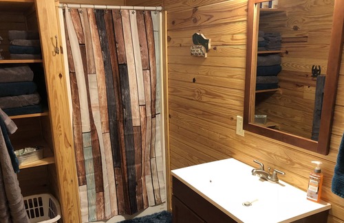 Zavalla House | The Bass Barn - Located Minutes From the Boat Ramp.