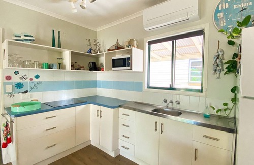 Traviston House | The Batch - Burrum Heads - Walk To Beach - 2BR - Pets Welcome
