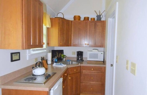 Berkeley Springs Cabin | The Bathkeepers Cottage