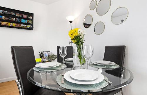 Latchmere Apartment | The Battersea Park Residences Private Rooftop - Zone 1, 10mins Museums, 1-5 Guests