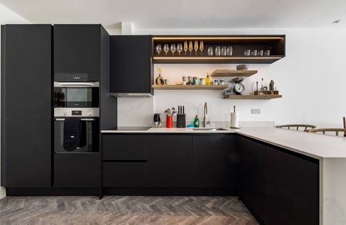 Shaftesbury Apartment | The Battersea Secret - Trendy 3BDR Flat with Patio