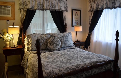 Purling Bed & Breakfast | The Bavarian Manor Hotel