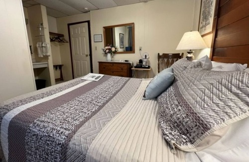 Purling Bed & Breakfast | The Bavarian Manor Hotel