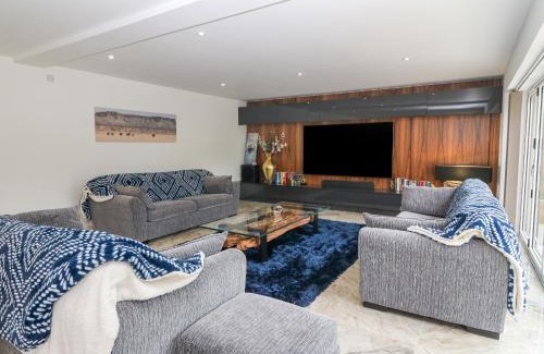 Benllech House | The Bay