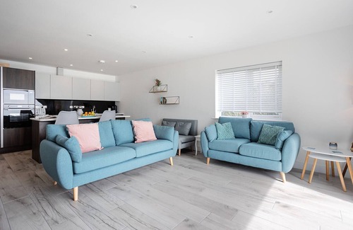 Sandown Apartment | The Bay