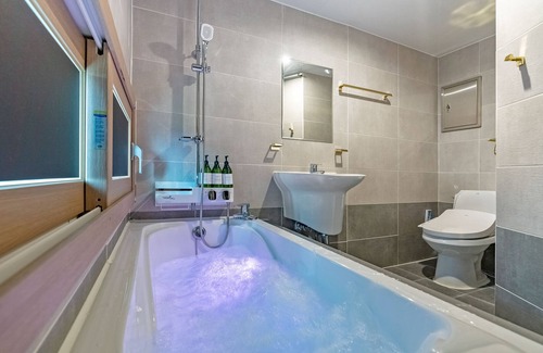 Tarimok Hotel | The Bay Hotel & Pool Villa