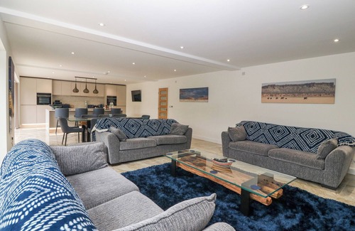 Benllech Cottage | THE BAY, pet friendly, country holiday cottage in Benllech