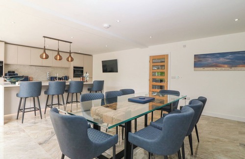 Benllech Cottage | THE BAY, pet friendly, country holiday cottage in Benllech