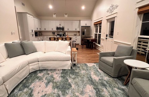Shoreline Park House | “THE BAY STAY” 3BR - 2BA Canal Home with Boat Pier, Fish Off Dock, Cart to Town